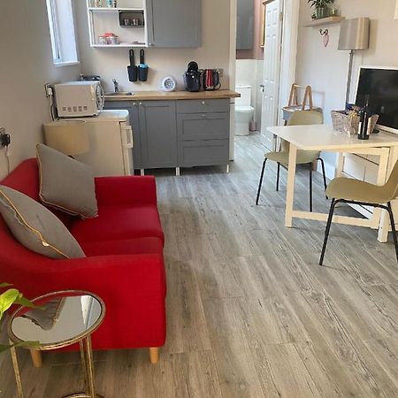 Hugo Mews Bright Studio Apartment Bray Buitenkant foto