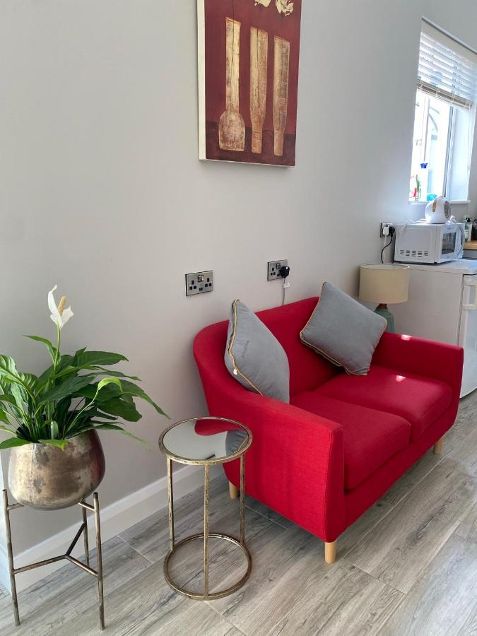 Hugo Mews Bright Studio Apartment Bray Buitenkant foto