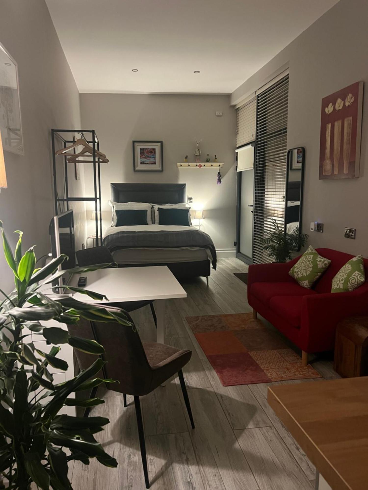 Hugo Mews Bright Studio Apartment Bray Buitenkant foto